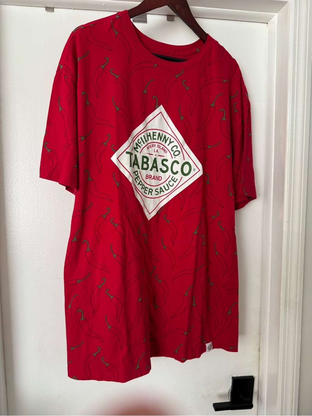 Mens Tabasco Logo & Peppers  Avery Island T-shirt, all over graphic Medium